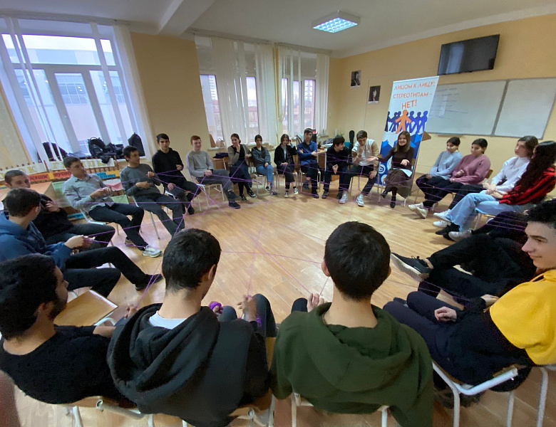 В Каспийске продолжается реализация проекта «Лицом к лицу: стереотипам – нет!»