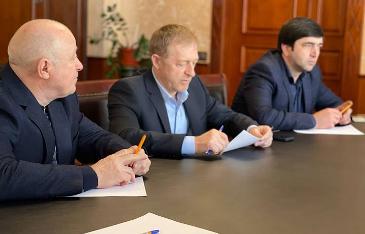 Энергетический колледж посетили генеральный директор ПАО «Россети Северный Кавказ» -«Дагэнерго» Магомедхабиб Мухумаев и его заместитель Арсен Гаджиев.