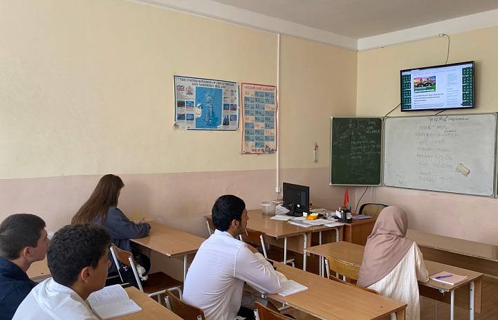 Подвиг Героя — ориентир для молодого поколения: в Энергетическом колледже прошли «Разговоры о важном»